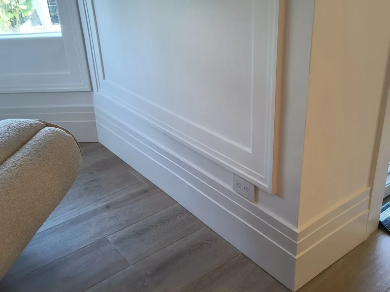 baseboard molding